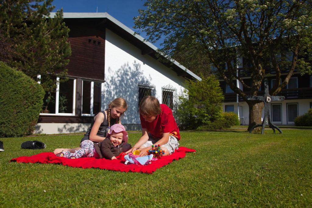 Haus Chiemgau - Kolping-Familienhotel Teisendorf Ngoại thất bức ảnh